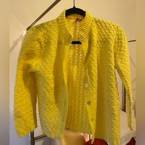 Cute yellow vintage button cardigan 💛